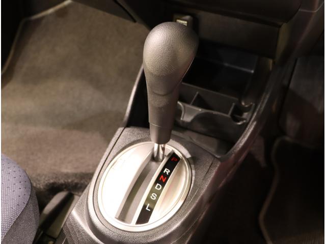 フィット G 運転席助手席エアバッグ キーレスリモコン 盗難防止システム エアコン ABS パワーウィンドウ パワステ 運転席エアバッグ(17枚目)