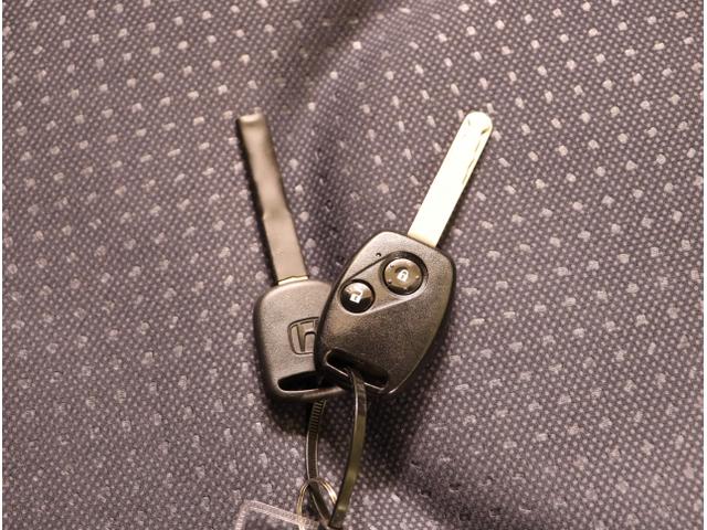 フィット G 運転席助手席エアバッグ キーレスリモコン 盗難防止システム エアコン ABS パワーウィンドウ パワステ 運転席エアバッグ(19枚目)