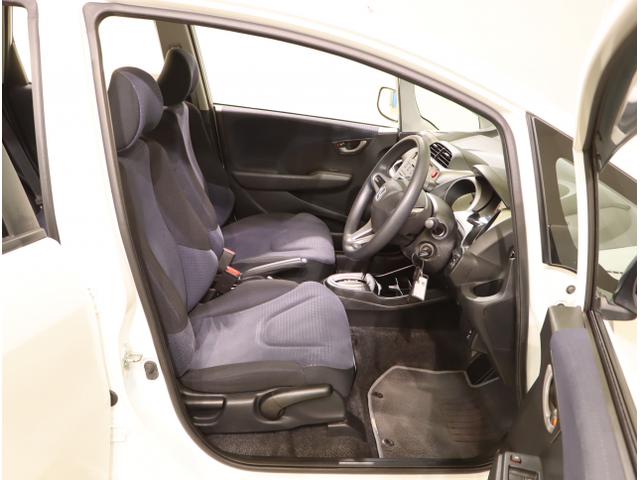 フィット G 運転席助手席エアバッグ キーレスリモコン 盗難防止システム エアコン ABS パワーウィンドウ パワステ 運転席エアバッグ(24枚目)