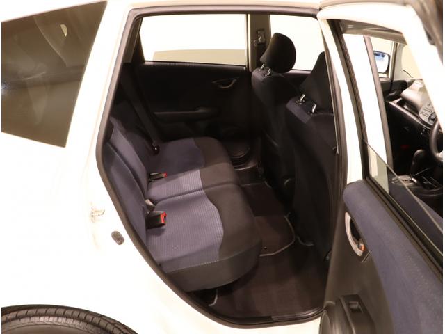 フィット G 運転席助手席エアバッグ キーレスリモコン 盗難防止システム エアコン ABS パワーウィンドウ パワステ 運転席エアバッグ(25枚目)