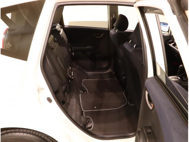 フィット G 運転席助手席エアバッグ キーレスリモコン 盗難防止システム エアコン ABS パワーウィンドウ パワステ 運転席エアバッグ(26枚目)