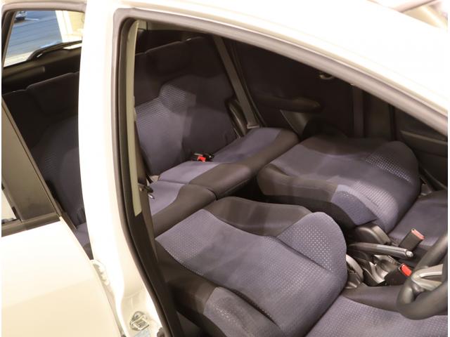 フィット G 運転席助手席エアバッグ キーレスリモコン 盗難防止システム エアコン ABS パワーウィンドウ パワステ 運転席エアバッグ(28枚目)