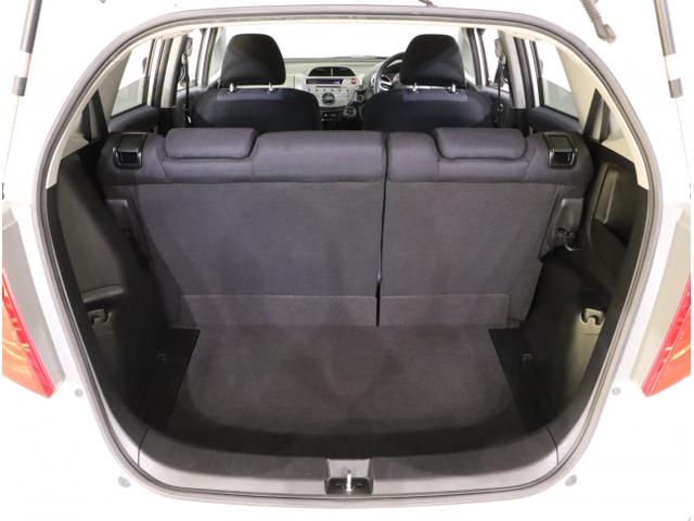 フィット G 運転席助手席エアバッグ キーレスリモコン 盗難防止システム エアコン ABS パワーウィンドウ パワステ 運転席エアバッグ(29枚目)