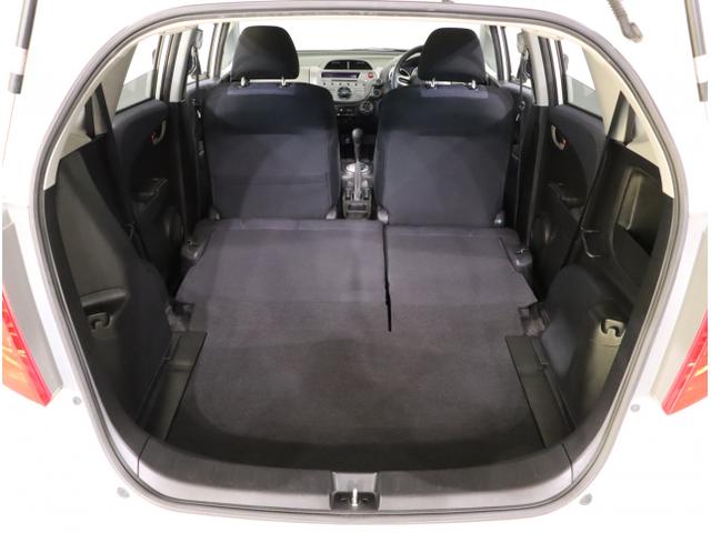 フィット G 運転席助手席エアバッグ キーレスリモコン 盗難防止システム エアコン ABS パワーウィンドウ パワステ 運転席エアバッグ(30枚目)