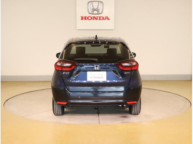 フィット ｅ：ＨＥＶホーム　前後誤発進抑制機能　クリソナ　助手席エアバッグ　運転席エアバッグ　アイドリングストップ　ＬＥＤライト　ＵＳＢ接続　バックカメラ　ＡＢＳ　サイドエアバッグ　オートクルーズコントロール（6枚目）