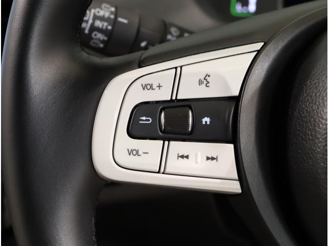 フィット ｅ：ＨＥＶホーム　前後誤発進抑制機能　クリソナ　助手席エアバッグ　運転席エアバッグ　アイドリングストップ　ＬＥＤライト　ＵＳＢ接続　バックカメラ　ＡＢＳ　サイドエアバッグ　オートクルーズコントロール（31枚目）