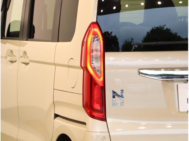 Ｎ－ＢＯＸ Ｇホンダセンシング　盗難防止システム　Ｄレコ　ＥＴＣ付　ナビＴＶ　スマキー　ＬＥＤ　ＤＶＤ再生機能　横滑り防止　ＵＳＢ　パワーウィンドウ　ＡＡＣ　地デジＴＶ　ベンチシート　クルコン　オートライト　ＰＳ（13枚目）