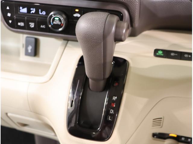 Ｎ－ＢＯＸ Ｇホンダセンシング　盗難防止システム　Ｄレコ　ＥＴＣ付　ナビＴＶ　スマキー　ＬＥＤ　ＤＶＤ再生機能　横滑り防止　ＵＳＢ　パワーウィンドウ　ＡＡＣ　地デジＴＶ　ベンチシート　クルコン　オートライト　ＰＳ（17枚目）