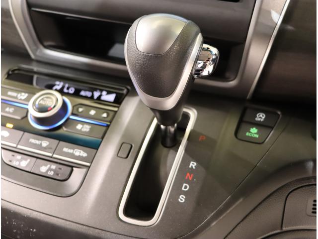 フリード+ G 衝突被害軽減システム シ-トヒ-タ- 盗難防止装置 アイドリングストップ 両側パワースライドドア LEDヘッド Rカメ ESC エアバック ETC車載器 パワーウインドウ スマートキー ABS(18枚目)