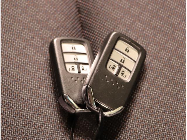 フリード+ G 衝突被害軽減システム シ-トヒ-タ- 盗難防止装置 アイドリングストップ 両側パワースライドドア LEDヘッド Rカメ ESC エアバック ETC車載器 パワーウインドウ スマートキー ABS(27枚目)