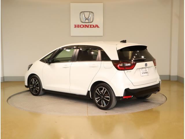 フィット ｅ：ＨＥＶＲＳ　エアバッグ　ナビ＆ＴＶ　パワーウィンドウ　助手席エアバッグ　Ｄレコ　フルセグテレビ　ＬＥＤヘッドランプ　セキュリティアラーム　フルオートエアコン　ＥＴＣ装備　スマートキ　ＤＶＤ再生（5枚目）