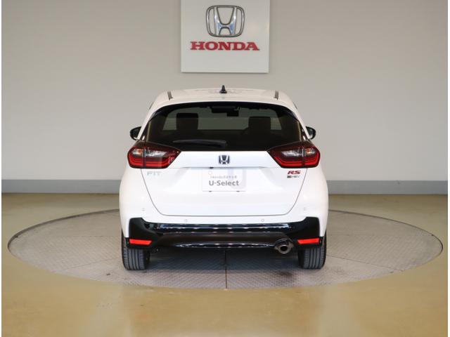 フィット ｅ：ＨＥＶＲＳ　エアバッグ　ナビ＆ＴＶ　パワーウィンドウ　助手席エアバッグ　Ｄレコ　フルセグテレビ　ＬＥＤヘッドランプ　セキュリティアラーム　フルオートエアコン　ＥＴＣ装備　スマートキ　ＤＶＤ再生（6枚目）