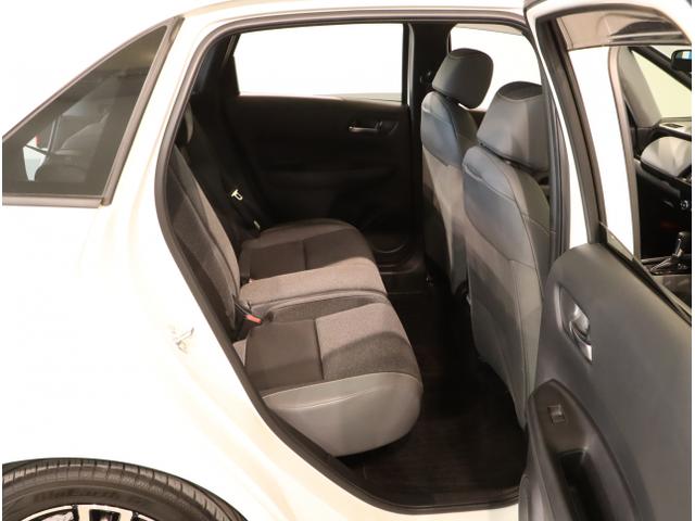 フィット ｅ：ＨＥＶＲＳ　エアバッグ　ナビ＆ＴＶ　パワーウィンドウ　助手席エアバッグ　Ｄレコ　フルセグテレビ　ＬＥＤヘッドランプ　セキュリティアラーム　フルオートエアコン　ＥＴＣ装備　スマートキ　ＤＶＤ再生（41枚目）