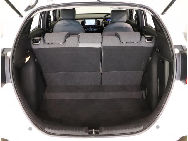 フィット ｅ：ＨＥＶＲＳ　エアバッグ　ナビ＆ＴＶ　パワーウィンドウ　助手席エアバッグ　Ｄレコ　フルセグテレビ　ＬＥＤヘッドランプ　セキュリティアラーム　フルオートエアコン　ＥＴＣ装備　スマートキ　ＤＶＤ再生（44枚目）