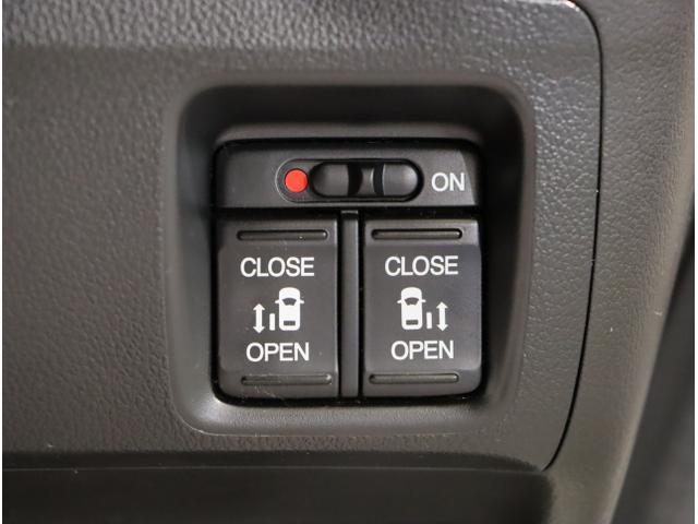 N-BOXカスタム GSSパッケージ 両側パワ-スライドドア TVナビ スマ-トキ- Bカメ ETC付き エアコン ESC A-STOP 盗難防止システム パワーウィンドウ 運転席助手席エアバッグ DVD ABS(32枚目)