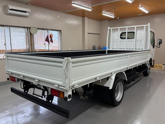 アトラストラック ３．０Ｄ　全低床　６ＡＴ　１４尺　荷台・横根太アピトン材張替済み・荷台寸：長さ４３５×幅１７８×高さ３８×荷台高さ８３・あおり再塗装済・ミラーヒーター・キーレス・バックカメラ・Ｂｌｕｅｔｏｏｔｈ・ワンセグＴＶ（7枚目）