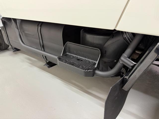 ダイナトラック Ｗキャブロングジャストロー　低床・Ｗタイヤ・荷台張替済・ナビ・バックカメラ・前後パワーウィンドウ・荷台再塗装済・普通免許可・純正ＬＥＤフォグ・車両総重量３４２０Ｋｇ（15枚目）