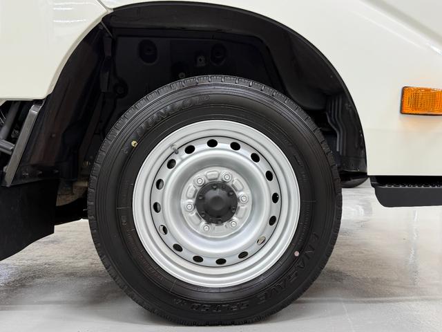 ダイナトラック Ｗキャブロングジャストロー　低床・Ｗタイヤ・荷台張替済・ナビ・バックカメラ・前後パワーウィンドウ・荷台再塗装済・普通免許可・純正ＬＥＤフォグ・車両総重量３４２０Ｋｇ（24枚目）