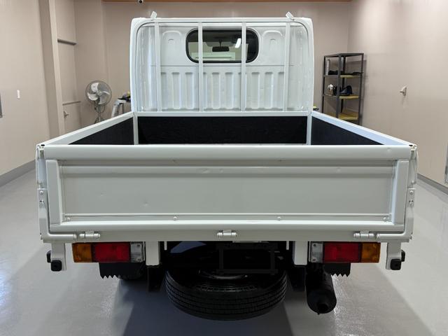 アトラストラック Ｗキャブ・全塗装済・全低床　６人乗り・ダブルキャブ・荷台鉄板張・荷台寸：長２１０×幅１６０×高３８・荷台高さ７９センチ・最大積載１２００Ｋｇ・車両総重量３２６０Ｋｇ・普通免許ＯＫ（6枚目）