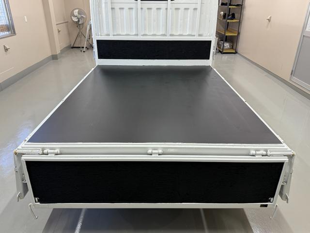 アトラストラック Ｗキャブ・全塗装済・全低床　６人乗り・ダブルキャブ・荷台鉄板張・荷台寸：長２１０×幅１６０×高３８・荷台高さ７９センチ・最大積載１２００Ｋｇ・車両総重量３２６０Ｋｇ・普通免許ＯＫ（16枚目）