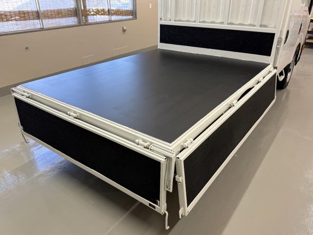 アトラストラック Ｗキャブ・全塗装済・全低床　６人乗り・ダブルキャブ・荷台鉄板張・荷台寸：長２１０×幅１６０×高３８・荷台高さ７９センチ・最大積載１２００Ｋｇ・車両総重量３２６０Ｋｇ・普通免許ＯＫ（20枚目）