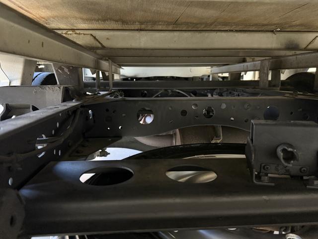 アトラストラック Ｗキャブ・全塗装済・全低床　６人乗り・ダブルキャブ・荷台鉄板張・荷台寸：長２１０×幅１６０×高３８・荷台高さ７９センチ・最大積載１２００Ｋｇ・車両総重量３２６０Ｋｇ・普通免許ＯＫ（32枚目）