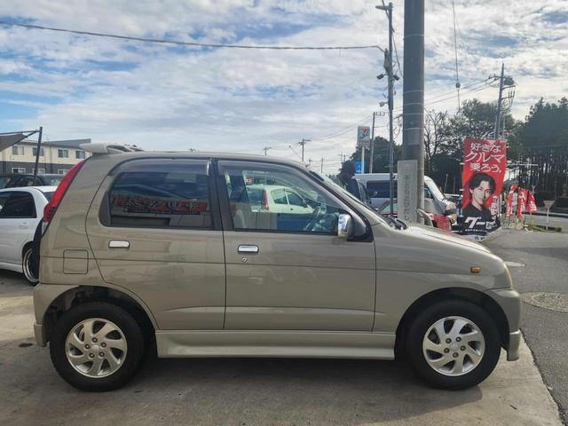 テリオスキッド カスタム メモリアルエディション 車検令和9年2月20日 色替車 電動メッキミラー。フォグランプ・純正エアロ・大型バイザー・肘掛けキーレス 修復歴無し電動格納ミラー アルミホイール 19 295(69枚目)