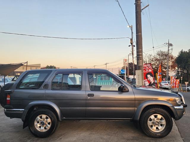 テラノ ワイド　Ｒ３ｍ　ディーゼル　車車検Ｒ９年５月１５日社外ナビ　Ｆグリルガード／運転席エアバッグ　アルミホイール　修復歴　無しフロントフォグランプ　ＡＢＳ５６（4枚目）