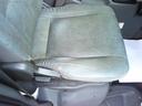 運転席側、シート座面切れあります。