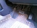 運転席側、ペダル足元です