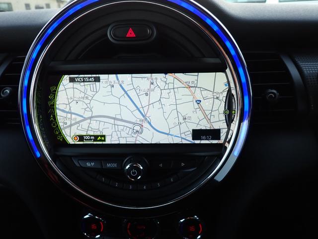 ＭＩＮＩ クーパー　純正１７インチアルミ　純正ナビ　Ｂカメラ　スマートキー（3枚目）