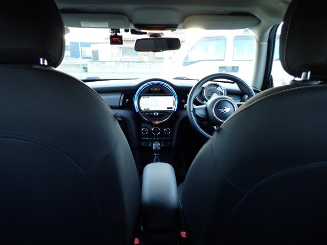 ＭＩＮＩ クーパー　純正１７インチアルミ　純正ナビ　Ｂカメラ　スマートキー（8枚目）