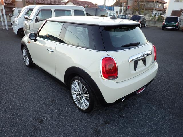 ＭＩＮＩ クーパー　純正１７インチアルミ　純正ナビ　Ｂカメラ　スマートキー（14枚目）