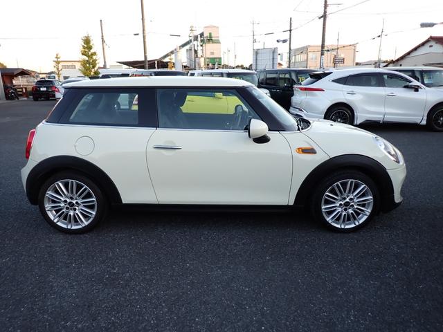 ＭＩＮＩ クーパー　純正１７インチアルミ　純正ナビ　Ｂカメラ　スマートキー（16枚目）