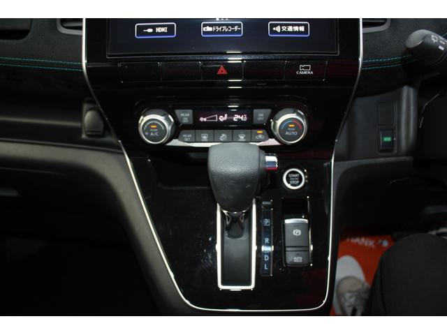 セレナ ハイウェイスターV プロパイロット 前後ソナー VDC リアオートエアコン 衝突被害軽減 オートハイビーム 車線逸脱防止 LEDライト 寒冷地仕様 盗難防止装置 オートクルーズコントロール インテリジェントキー 4WD(10枚目)