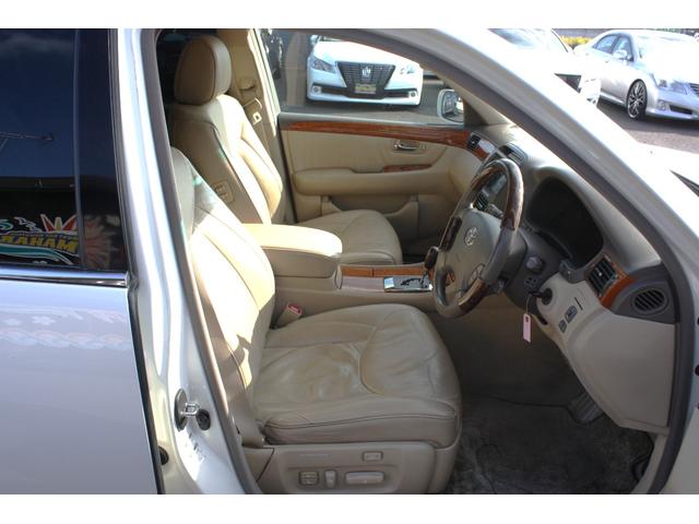 セルシオ Ａ仕様　エアコン　カーテンエアバッグ　キーレスキー　パワーステアリング　カセット　ＡＢＳ　ＥＳＣ　クルーズコントロール　パワーシート　衝突安全ボディ　セキュリティアラーム（3枚目）