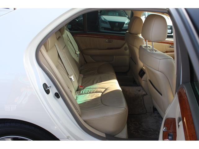 セルシオ Ａ仕様　エアコン　カーテンエアバッグ　キーレスキー　パワーステアリング　カセット　ＡＢＳ　ＥＳＣ　クルーズコントロール　パワーシート　衝突安全ボディ　セキュリティアラーム（4枚目）