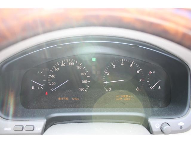 セルシオ Ａ仕様　エアコン　カーテンエアバッグ　キーレスキー　パワーステアリング　カセット　ＡＢＳ　ＥＳＣ　クルーズコントロール　パワーシート　衝突安全ボディ　セキュリティアラーム（6枚目）