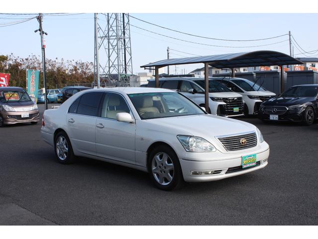 セルシオ Ａ仕様　エアコン　カーテンエアバッグ　キーレスキー　パワーステアリング　カセット　ＡＢＳ　ＥＳＣ　クルーズコントロール　パワーシート　衝突安全ボディ　セキュリティアラーム（14枚目）