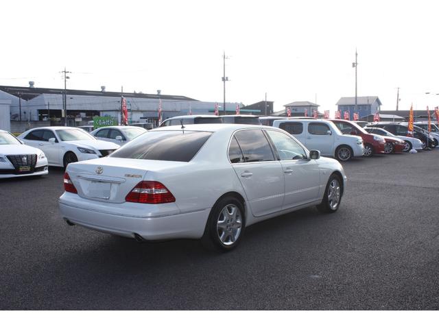 セルシオ Ａ仕様　エアコン　カーテンエアバッグ　キーレスキー　パワーステアリング　カセット　ＡＢＳ　ＥＳＣ　クルーズコントロール　パワーシート　衝突安全ボディ　セキュリティアラーム（17枚目）