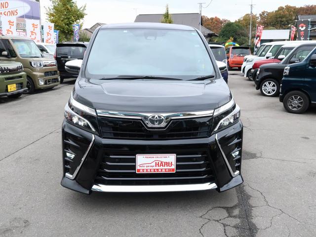 ヴォクシー ＺＳ　煌ＩＩＩ　セーフティセンス　１０インチナビ　クリアランスソナー　　１２．１型後席モニター　Ｂｌｕｅｔｏｏｔｈ接続　フルセグ　純正１６アルミ　ＥＴＣ２．０　ドラレコ　ワンオーナー　禁煙車　バックカメラ（4枚目）