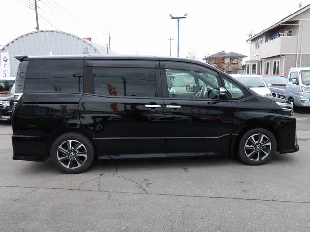 ヴォクシー ＺＳ　煌ＩＩＩ　セーフティセンス　１０インチナビ　クリアランスソナー　　１２．１型後席モニター　Ｂｌｕｅｔｏｏｔｈ接続　フルセグ　純正１６アルミ　ＥＴＣ２．０　ドラレコ　ワンオーナー　禁煙車　バックカメラ（18枚目）