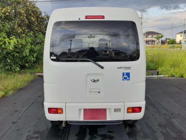アトレーワゴン 　福祉車両　スロープタイプ　車椅子移動車　車椅子固定１台　リヤシートレス仕様　４ＷＤ　オートマ　エアコン　パワステ　パワーウインドウ　レンタカーアップ　電動ウインチ（3枚目）