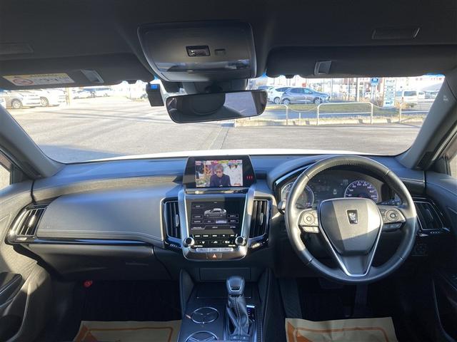 クラウンハイブリッド ＲＳ　ＬＥＤヘッドライト　クルコン　スマートエントリー　セキュリティーアラーム　Ｂカメラ　カーテンエアバッグ　横滑り防止　ＥＴＣ　ドラレコ　ＴＶナビ　アルミ　メモリーナビ　ＡＢＳ　ＰＷ　ＡＡＣ　エアバッグ（7枚目）