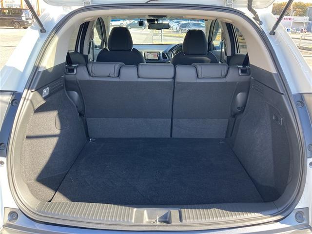 ヴェゼル ハイブリッドＸ・ホンダセンシング　地デジ　ＡＷ　Ａクルーズ　Ｂモニ　スマキー　オートエアコン　ＶＳＡ　ＥＴＣ車載器　ドライブレコーダー装着車　メモリナビ　ＡＢＳ　パワーウィンドウ　Ｗエアバッグ　ＤＶＤ再生　ナビＴＶ　キーレス　ＳＲＳ（17枚目）