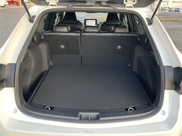 カローラツーリング ハイブリッド　ダブルバイビー　追突軽減ブレーキ　バックモニタ　地デジフルセグ　横滑防止　ナビＴＶ　スマキー　ＬＥＤライト　デュアルエアバッグ　エアコン　オートクルーズ　サイドエアバッグ　ＥＴＣ付　ＰＳ　キーフリー　ＡＢＳ　盗難防止（17枚目）