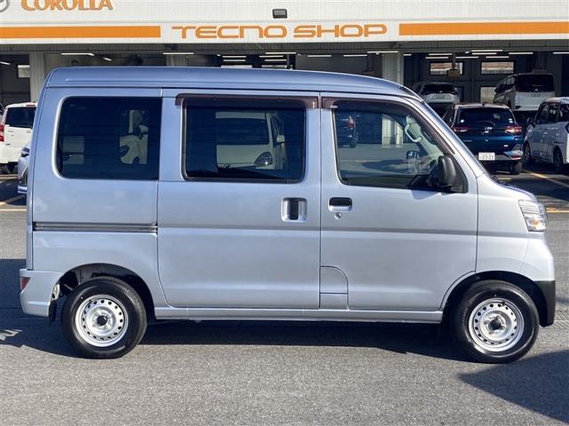 ハイゼットカーゴ ＤＸ　ＳＡＩＩＩ　ヘッドライトＬＥＤ　オートエアコン　キ－レス　記録簿あり　デュアルエアバッグ　前席パワーウィンドウ　運転席エアバッグ　パワーステアリング　ＡＢＳ　前後誤発進抑制装置（6枚目）