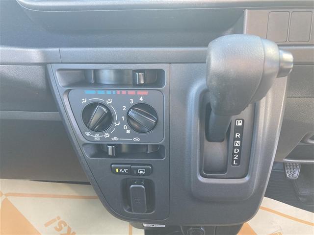 ハイゼットカーゴ ＤＸ　ＳＡＩＩＩ　ヘッドライトＬＥＤ　オートエアコン　キ－レス　記録簿あり　デュアルエアバッグ　前席パワーウィンドウ　運転席エアバッグ　パワーステアリング　ＡＢＳ　前後誤発進抑制装置（9枚目）