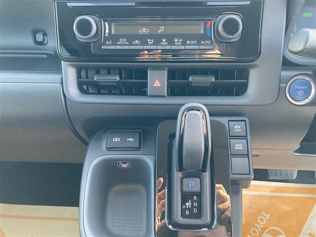 シエンタ ハイブリッドＺ　地デジフルセグ　アクティブクルーズコントロール　ＡＣ１００Ｖ給電機能　盗難防止システム　横滑り防止機能　ＥＴＣ装備　ＴＶ・ナビ　ＬＥＤライト　キーフリー　パワーステアリング　エアコン　エアバッグ（10枚目）