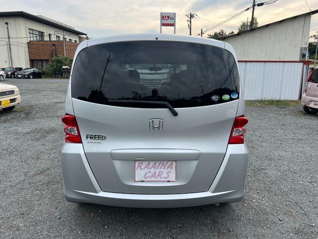 フリード G Lパッケージ ナビ TV バックカメラ ETC エアコン パワーステアリング パワーウィンドウ ABS キーレスエントリー 運転席エアバッグ 助手席エアバッグ 衝突安全ボディ CD(3枚目)